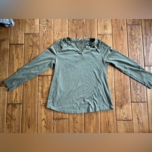 Long sleeve lace shirt